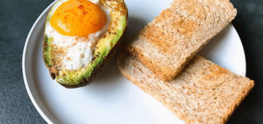 Recette : Oeufs en cocotte d’avocat